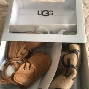 BRAND NEW IN BOX - Baby Uggs gift set (boots and hat)